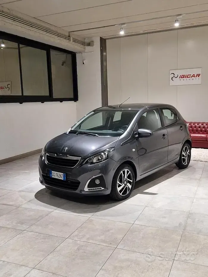 Usata Peugeot 108 Allure 72 CV (52 kW) 2021 Grigio Berlina