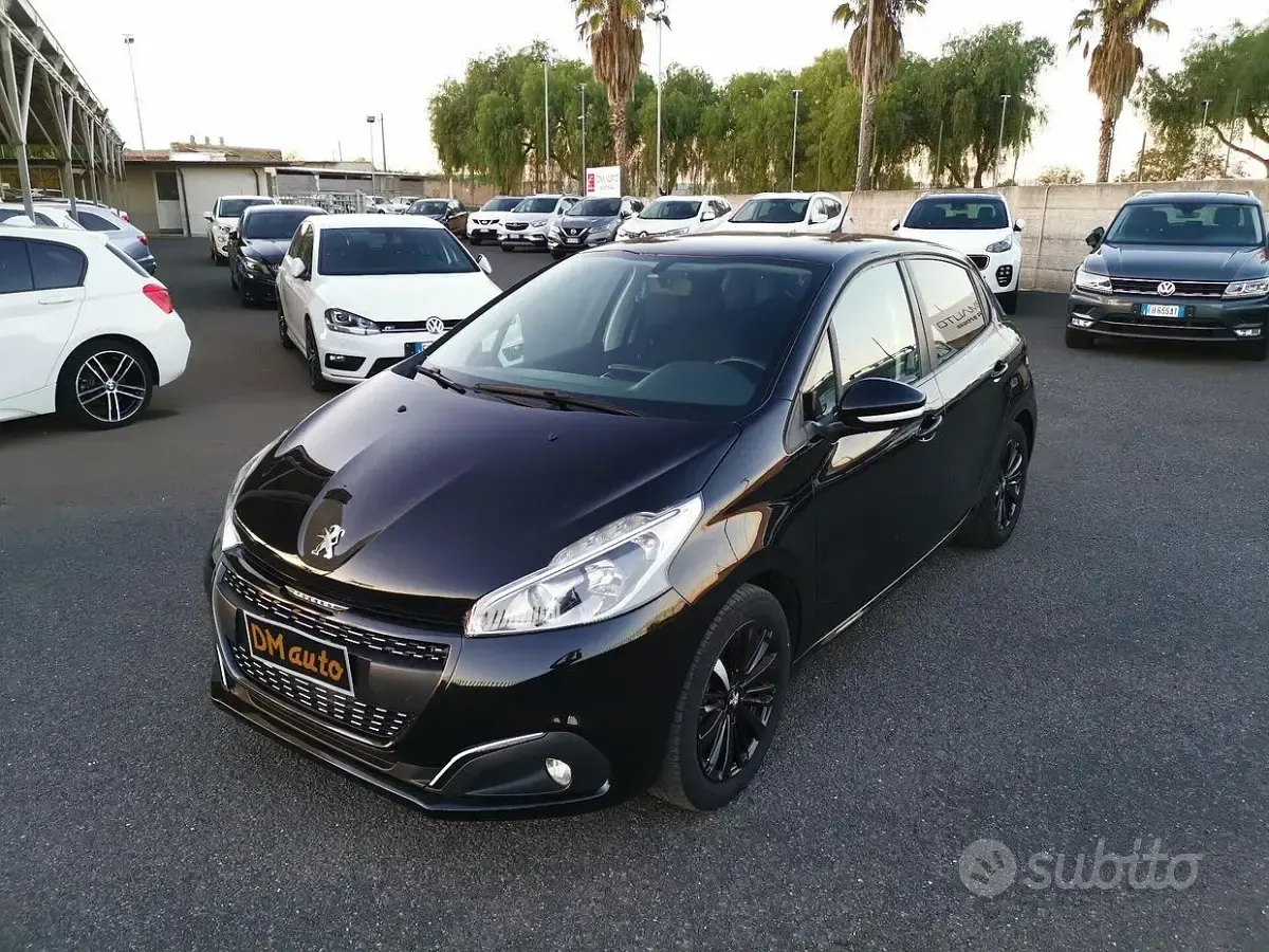 Usata Peugeot 208 75 CV (55 kW) 2018 Nero Utilitaria