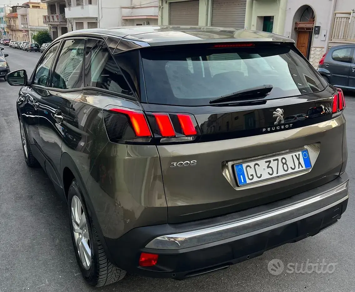 Usata Peugeot 3008 Business-Line 131 CV (96 kW) 2020 Verde SUV