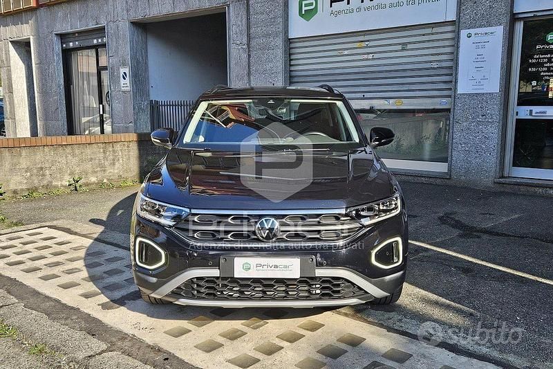 Usata VW T-Roc Life 110 CV (80 kW) 2022 Nero SUV