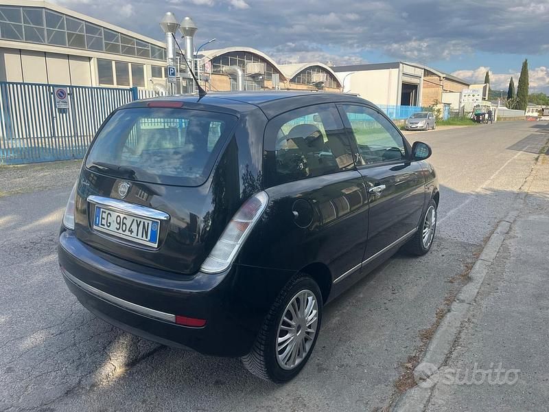 Usata Lancia Ypsilon Platinum 69 CV (50 kW) 2011 Nero Utilitaria