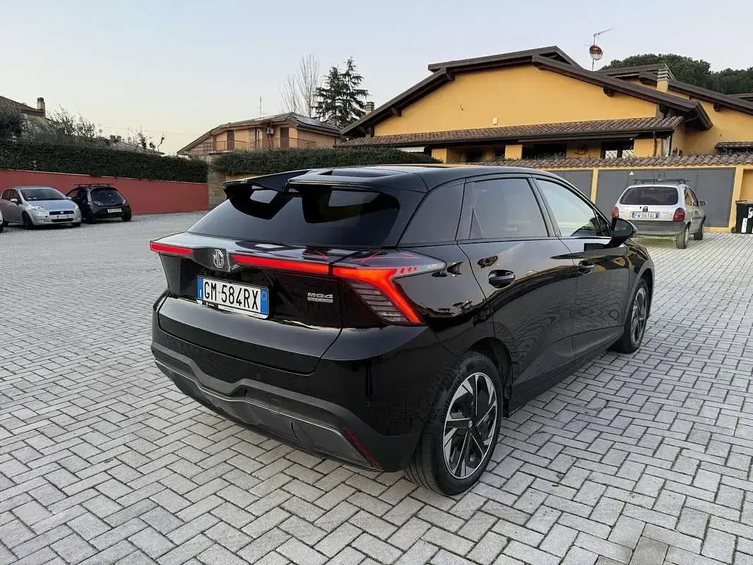 Usata MG MG4 EV Luxury 150 kW (204 CV) 2023 Utilitaria