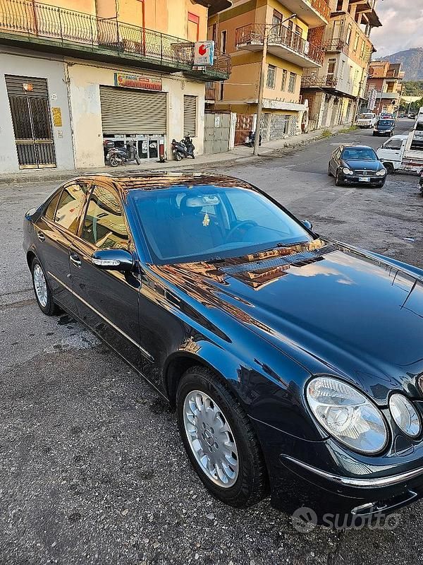 Usata Mercedes E320 204 CV (150 kW) 2003 Blu Berlina