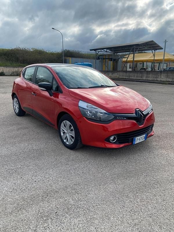 Usata Renault Clio IV 75 CV (55 kW) 2013 Rosso Berlina