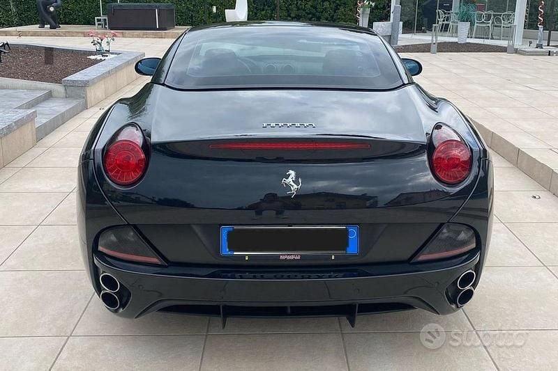 Usata Ferrari California 460 CV (338 kW) 2010 Nero(met.) Cabrio