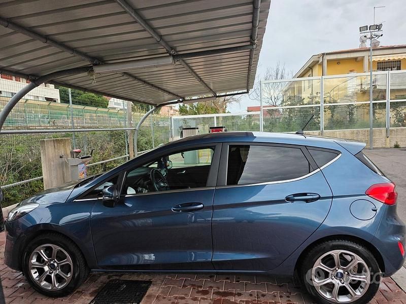 Usata Ford Fiesta Titanium 75 CV (55 kW) 2019 Blu/azzurro Berlina