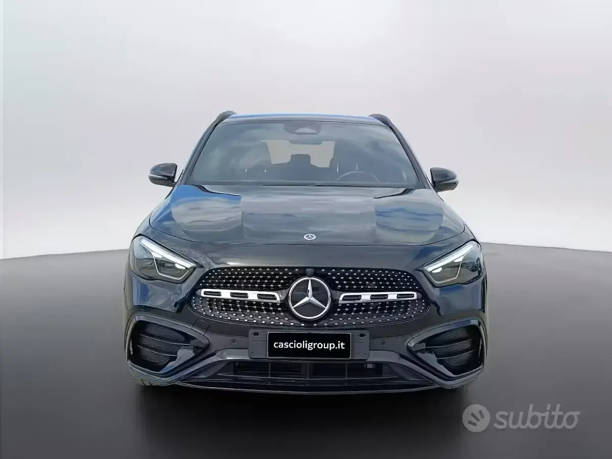 Usata Mercedes GLA200 AMG line 150 CV (110 kW) 2024 Nero SUV