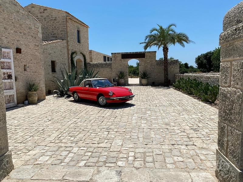 Usata Alfa Romeo Spider 128 CV (94 kW) 1984 Rosso Cabrio