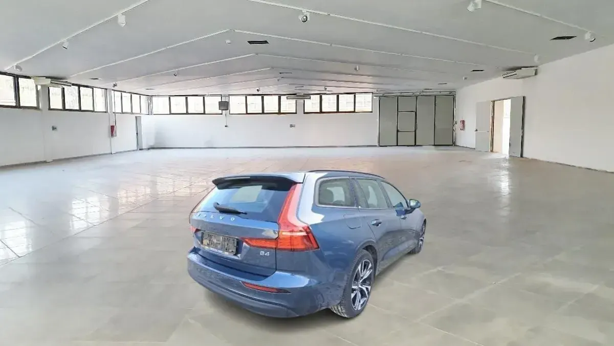 Usata Volvo V60 Core 197 CV (144 kW) 2025 Denim blue metallizzato Station wagon