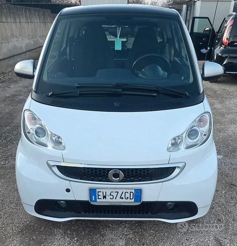 Bianco Usata 2024 Smart ForTwo Coupé Utilitaria | 5800 € - Immagine 1/4