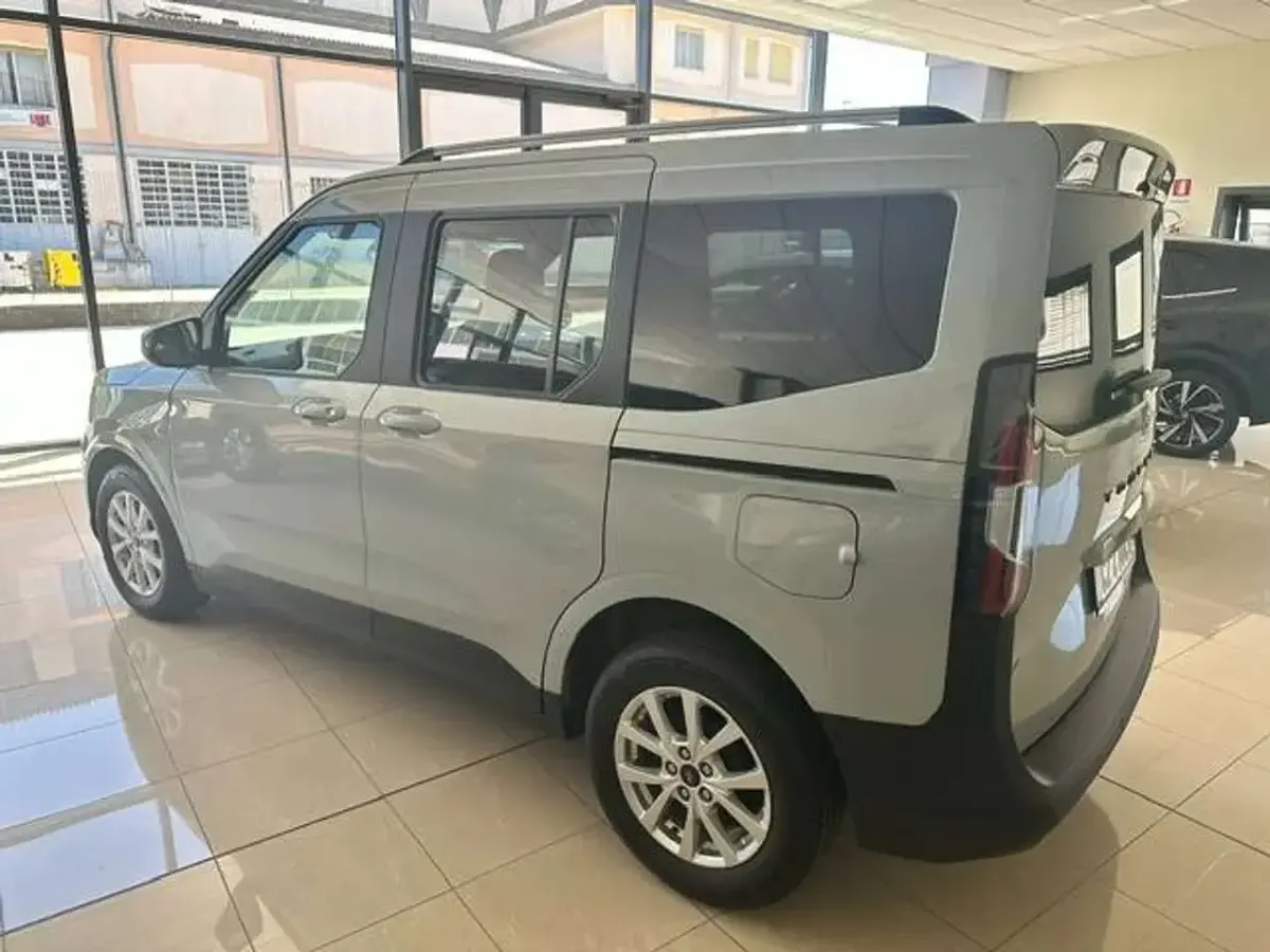 Usata Ford Tourneo Titanium 125 CV (91 kW) 2025 Cactus grey Furgone