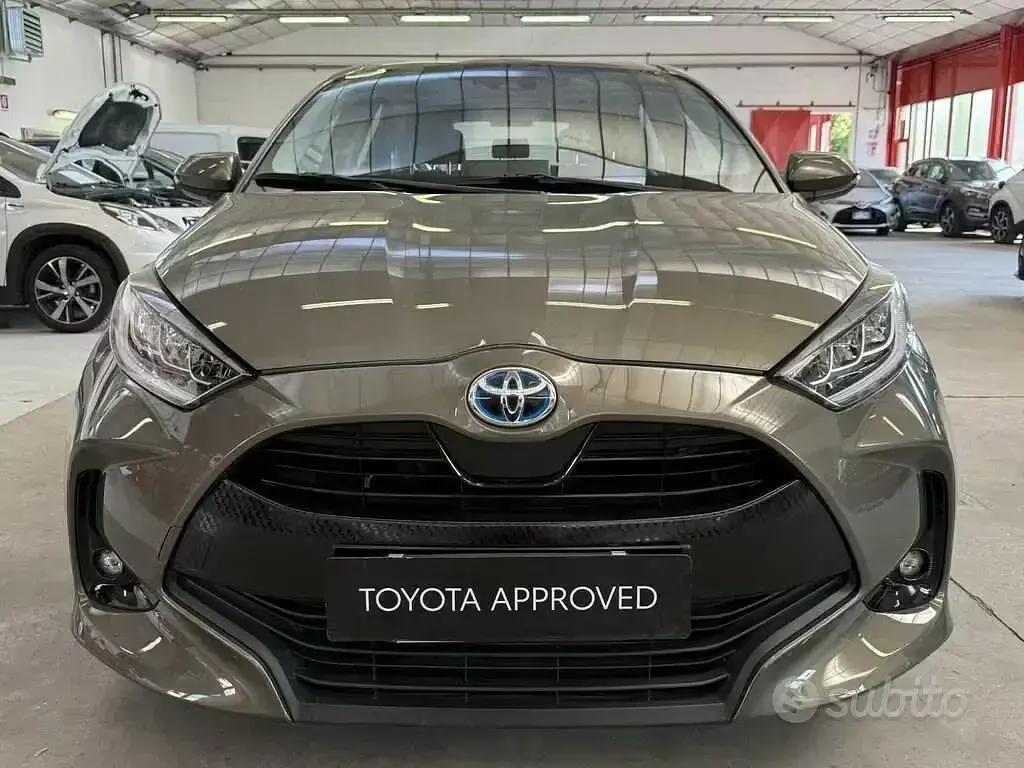 Usata Toyota Yaris Hybrid Trend 115 CV (84 kW) 2020 Marrone Berlina