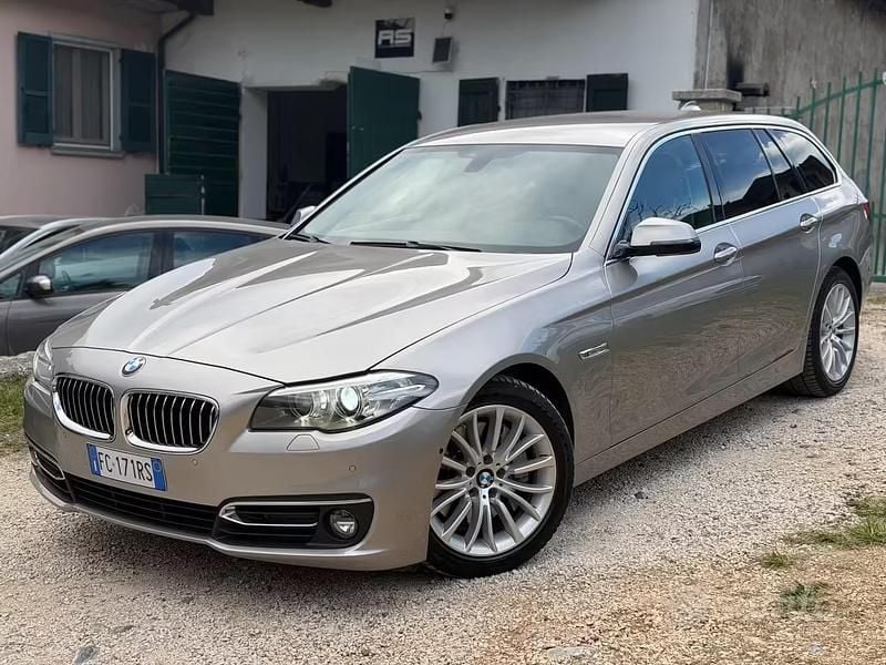 Usata BMW 530 Luxury Line 258 CV (189 kW) 2016 Grigio Station wagon