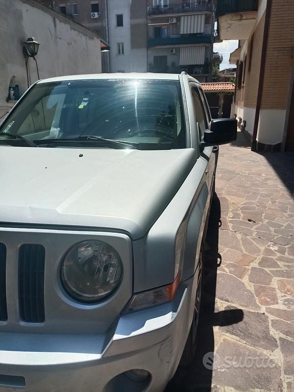 Usata Jeep Patriot 140 CV (102 kW) 2009 Grigio SUV