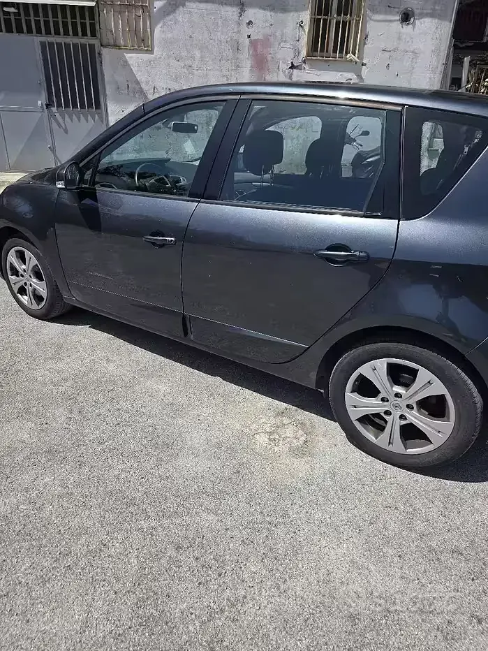 Usata Renault Scénic III XMOD 106 CV (77 kW) 2011 Nero Monovolume