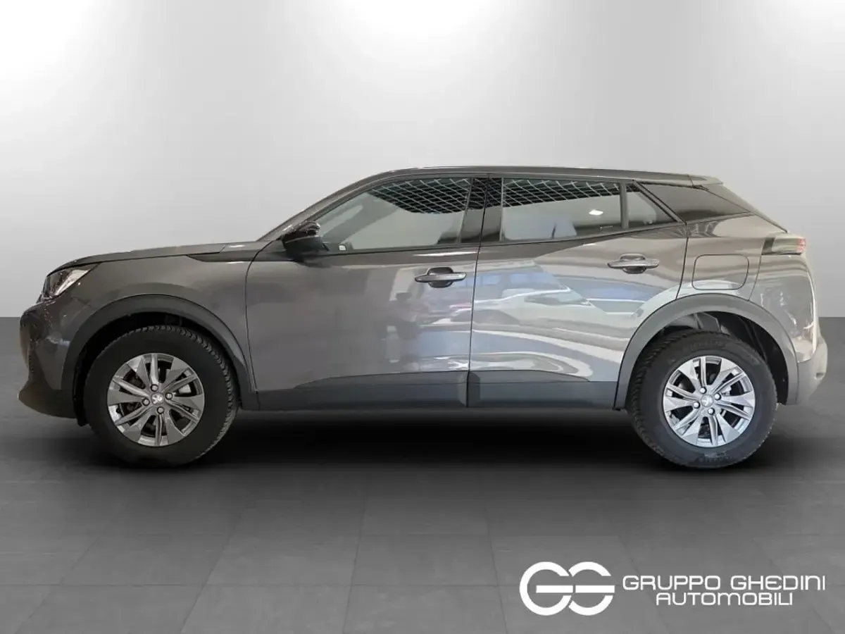 Usata Peugeot 2008 Active 101 CV (74 kW) 2023 Grigio SUV