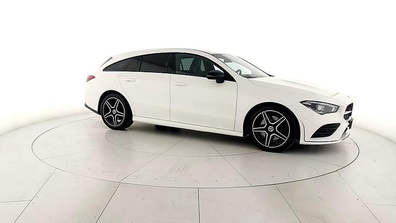 Begagnad Mercedes CLA200 Shooting Brake Premium 150 HK (110 kW) 2022 Vit Kombi