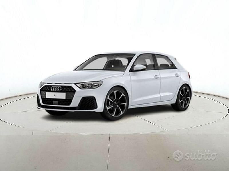 Bianco Nuova 2025 Audi A1 Tre volumi | 30.900 € (Buon prezzo) - Immagine 1/1