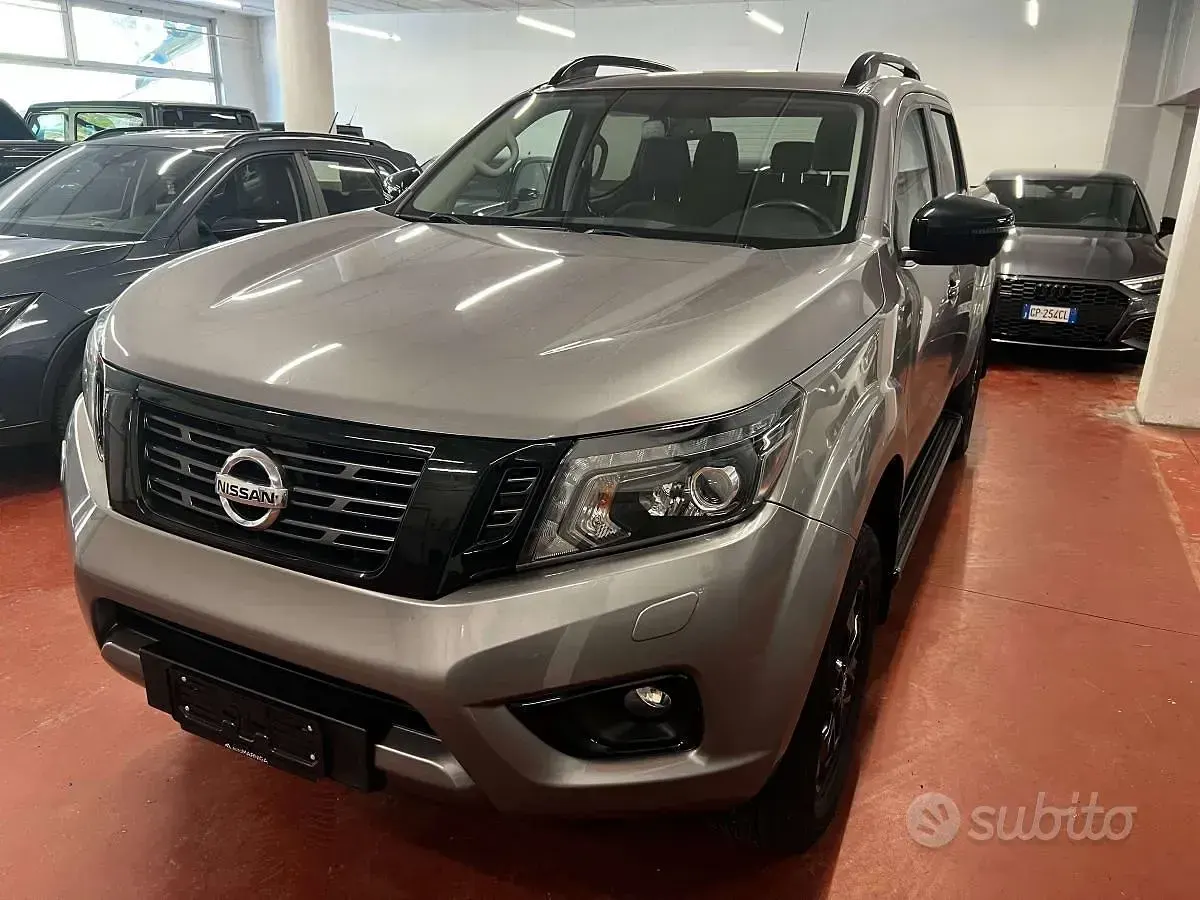 Usado Nissan Navara N-Guard 190 CV (139 kW) 2021 Gris Pickup/Camioneta