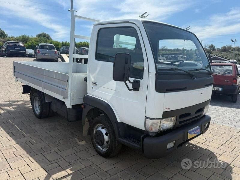 Usata Nissan Cabstar 120 CV (88 kW) 2002 Bianco Pick-up