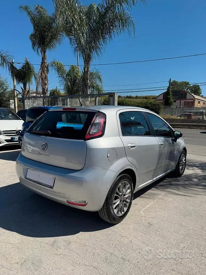 Usata Fiat Punto Easy 95 CV (69 kW) 2012 Grigio Utilitaria