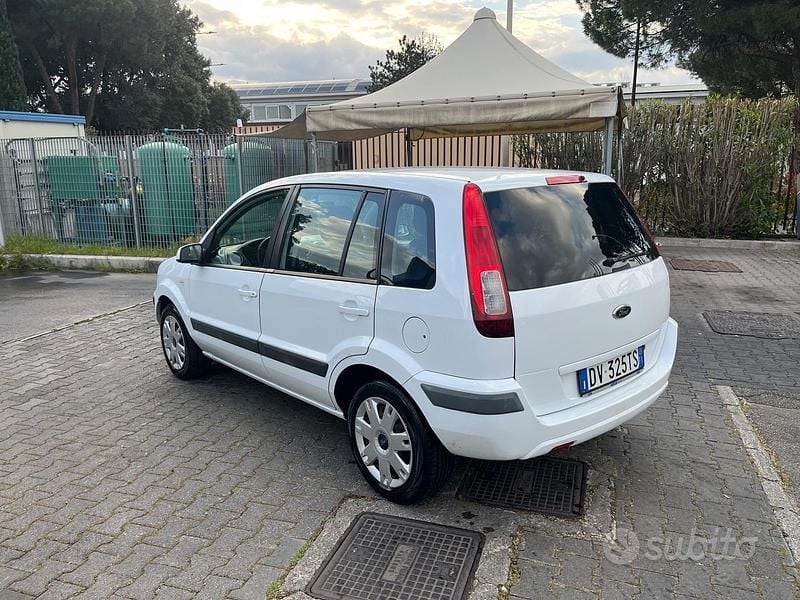 Usata Ford Fusion 100 CV (73 kW) 2009 Bianco Berlina
