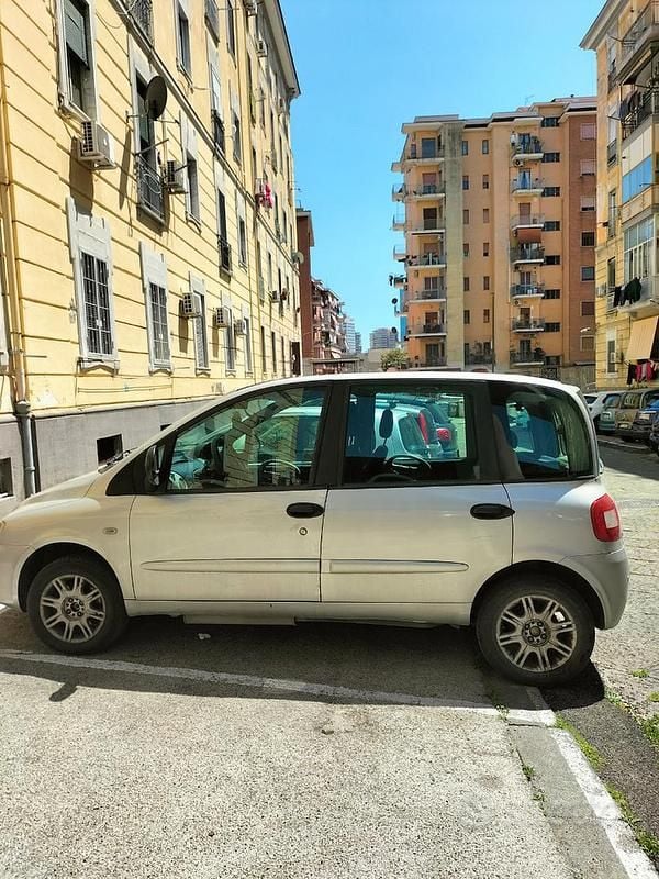 Usata Fiat Multipla 103 CV (75 kW) 2005 Grigio Monovolume
