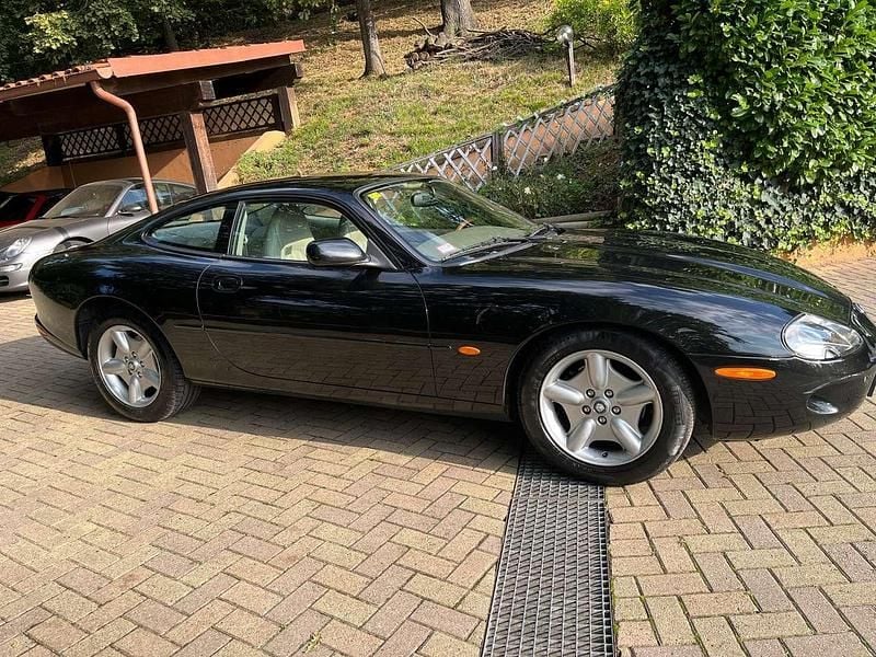 Usata Jaguar XK8 286 CV (210 kW) 2000 Nero/ verde Coupé