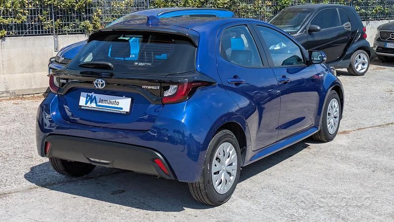 Usata Toyota Yaris Hybrid Business Edition 92 CV (67 kW) 2021 Blu Berlina