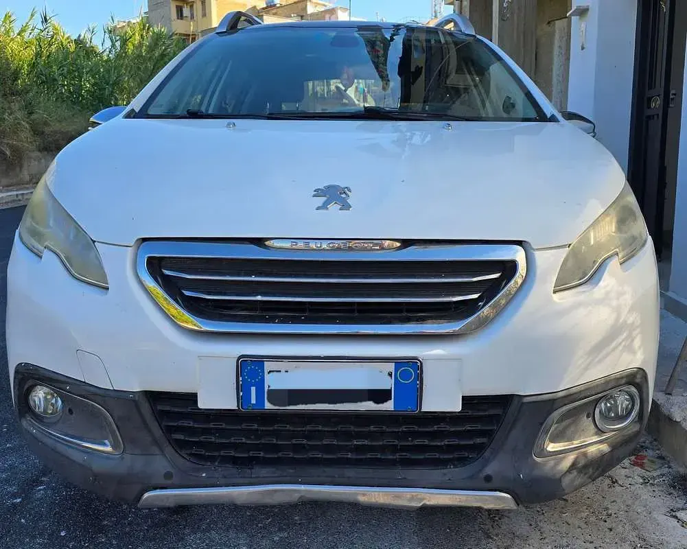 Usata Peugeot 2008 Allure 92 CV (67 kW) 2014 Bianco SUV