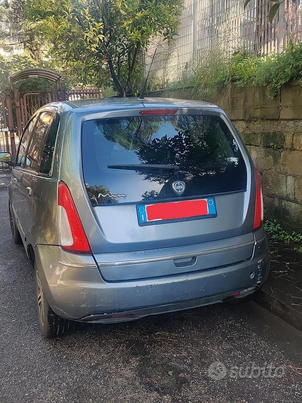 Usata Lancia Musa Platinum 120 CV (88 kW) 2009 Grigio Monovolume