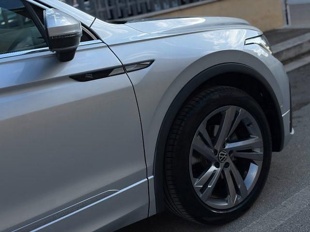 Usata VW Tiguan R-line 150 CV (110 kW) 2022 Argento SUV