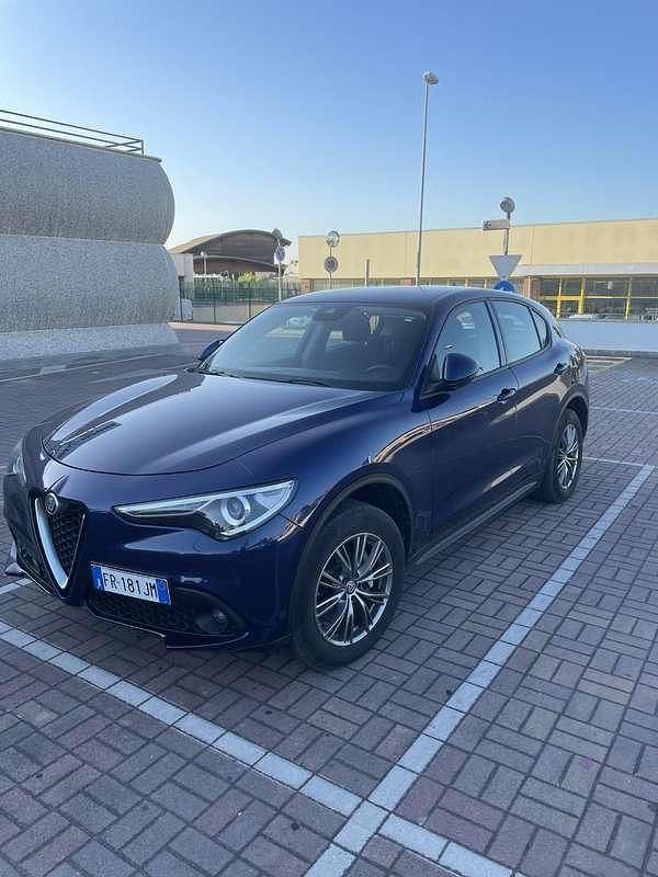 Usata Alfa Romeo Stelvio Business 180 CV (132 kW) 2018 Blu SUV