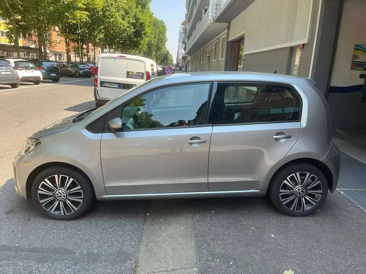 Usata VW up! Move 60 CV (44 kW) 2019 Grigio argento Utilitaria