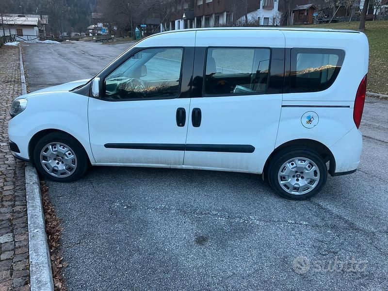Usata Fiat Doblò 120 CV (88 kW) 2015 Bianco Monovolume
