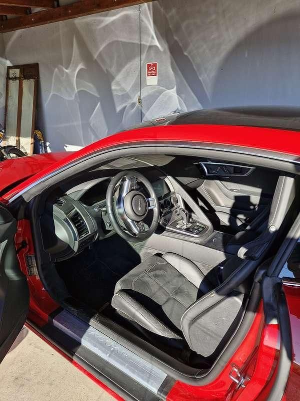 Usata Jaguar F-Type R-Dynamic 300 CV (220 kW) 2022 Rosso Coupé
