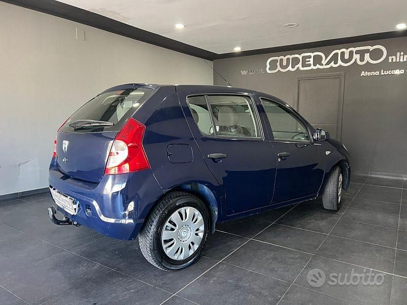 Usata Dacia Sandero 75 CV (55 kW) 2011 Blu Berlina