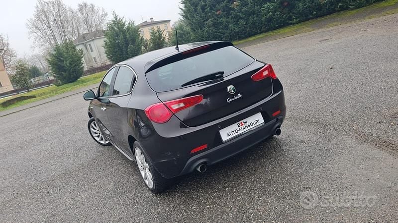 Nero Usata 2012 Alfa Romeo Giulietta Tre volumi | 4500 € (Super prezzo) - Immagine 1/4