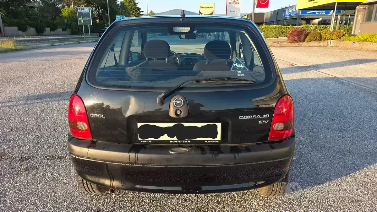 Usata Opel Corsa 55 CV (40 kW) 1998 Nero Utilitaria