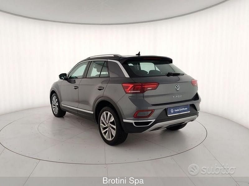 Usata VW T-Roc Style 110 CV (80 kW) 2022 Grigio metallizzato SUV