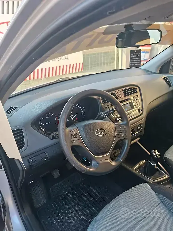 Usata Hyundai i20 75 CV (55 kW) 2017 Grigio Berlina