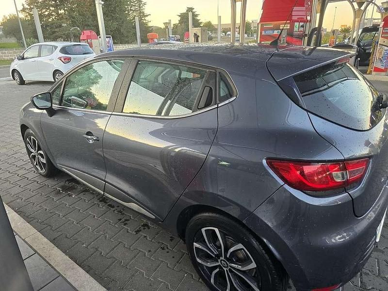 Grigio Usata 2017 Renault Clio IV Life Tre volumi | 7500 € (Cara) - Immagine 1/4