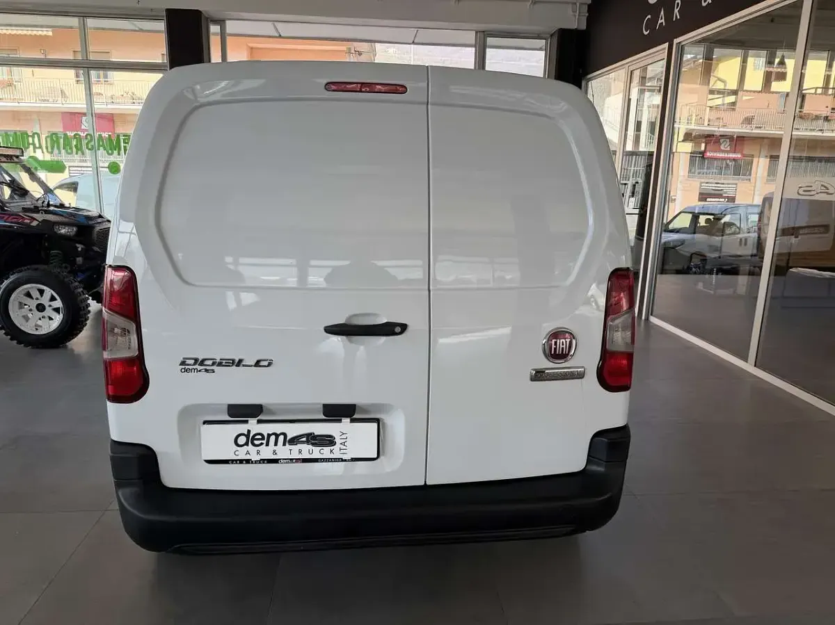 Usata Fiat Doblò 102 CV (75 kW) 2023 Bianco Monovolume
