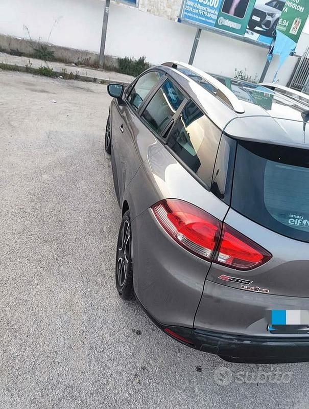 Occasion Renault Clio GrandTour 90 ch (66 kW) 2013 Gris Break