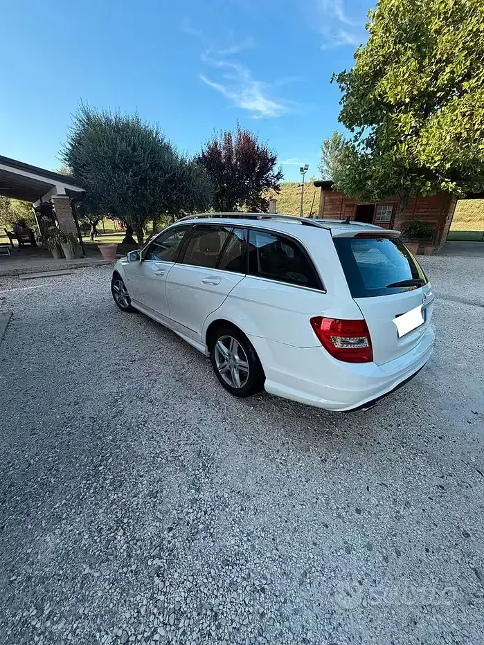Usata Mercedes C220 170 CV (125 kW) 2011 Bianco Station wagon