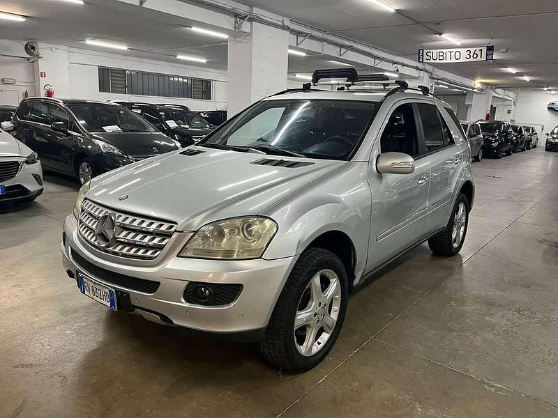 Grigio Usata 2006 Mercedes ML320 SUV | 8900 € (Buon prezzo) - Immagine 1/4