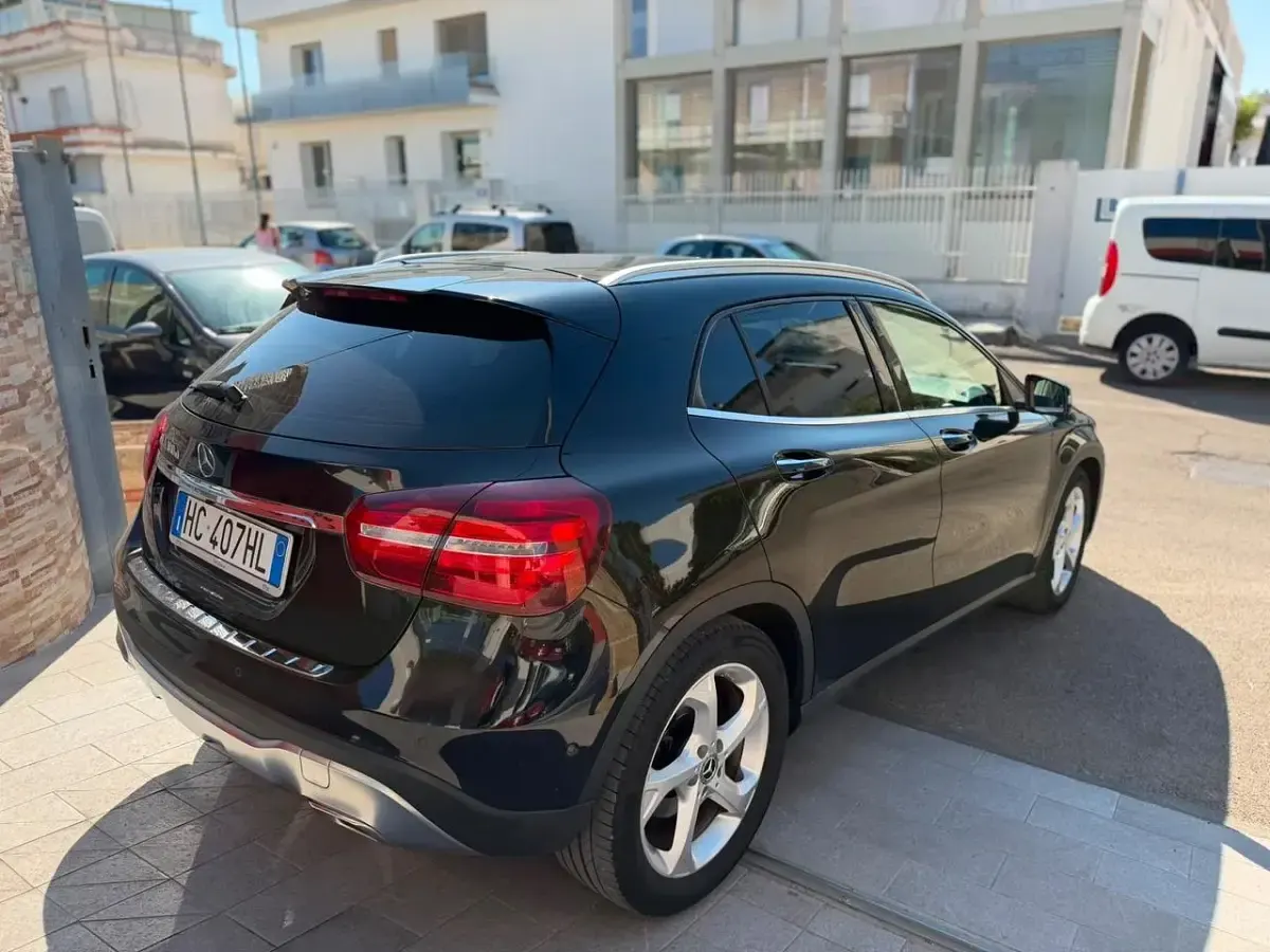 Usata Mercedes GLA180 Urban 109 CV (80 kW) 2018 Nero SUV
