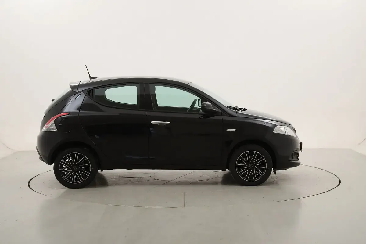 Usata Lancia Ypsilon 69 CV (50 kW) 2024 Neronero Utilitaria