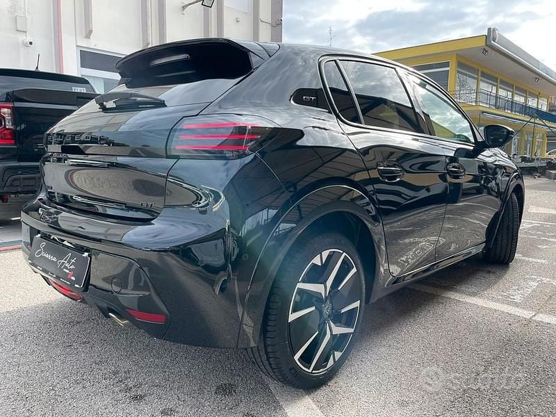 Usata Peugeot 208 GT 101 CV (74 kW) 2024 Nero Utilitaria