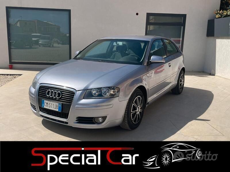Grigio Usata 2004 Audi A3 Ambition Tre volumi | 1600 € (Super prezzo) - Immagine 1/4